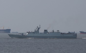 Trung Quốc trang bị chiến hạm tối tân cho 'hung thần' ở Biển Đông