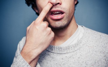 Ngoáy mũi, nhổ lông mũi có thể gây hại cho sức khỏe