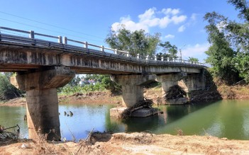 Cầu vùng cao có nguy cơ “sập bất cứ lúc nào” !