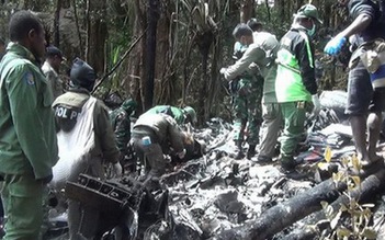 Cận cảnh hiện trường máy bay rơi ở Indonesia