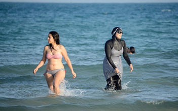 Biểu tình đòi cấm thêm đồ tắm burkini tại Pháp