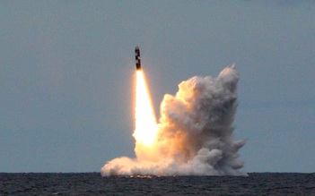 Tàu ngầm hạt nhân Nga phóng thử 2 tên lửa Bulava, thất bại 1