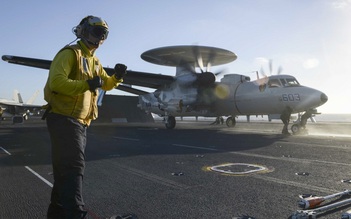 Hạm đội 7 Mỹ sắp nhận máy bay trinh sát E-2D Advanced Hawkeye