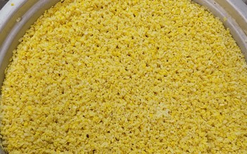Nữ doanh nhân xinh đẹp Sài Gòn nấu chè đậu xanh nha đam đãi lực lượng chống dịch