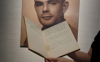 Sổ ghi chép của Alan Turing bán được hơn 1 triệu USD