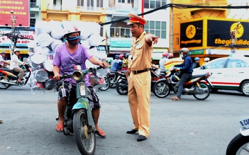 Xử lý xe 'cà tàng', người làm thuê kêu than