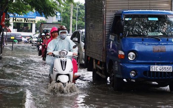 ‘Phố nhà giàu’ Thảo Điền lại ngập như sông sau cơn mưa lớn đầu tuần