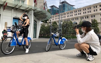 Giới trẻ Sài Gòn xếp hàng chờ thuê xe đạp công cộng ngày cuối tuần
