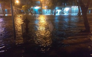 Người Đà Nẵng hốt hoảng 'chạy nước' lần 2 khi mưa lại đổ xuống, đường lại ngập