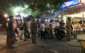 Đà Nẵng: 'Xế hộp' lao vào quán, dân nhậu tháo chạy tán loạn