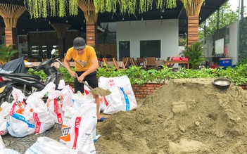 Quán xá Đà Nẵng chưa hết khó vì dịch nay đã lo chằng chéo chống bão số 5