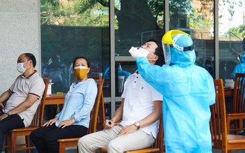 Gần 1.400 người làm việc tại Trung tâm Hành chính Đà Nẵng xét nghiệm Covid-19