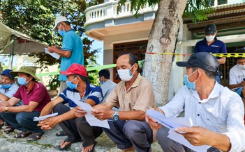Mắc kẹt giữa Đà Nẵng và Quảng Nam: Chạy hàng chục cây số tìm chỗ xét nghiệm
