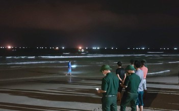 Đà Nẵng: 5 du khách bị sóng biển cuốn trôi, 1 người mất tích