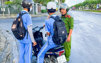 Đà Nẵng: Phạt nặng phụ huynh cho con chạy xe máy không đúng quy định đến trường