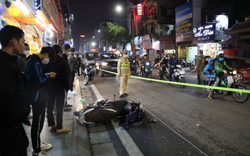 Ô tô gây tai nạn liên hoàn, tông 10 xe máy trước cổng trường ở Hà Nội