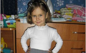 Bé gái 6 tuổi chết vì xả thân cứu em trai