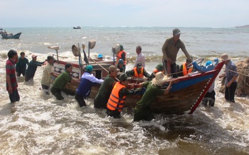 Ninh Thuận: Bão số 12, cấm tàu thuyền ra khơi đánh bắt và hoạt động trên biển