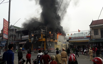 Hỏa hoạn thiêu rụi cửa hàng điện lạnh 2 tầng ở Nghệ An