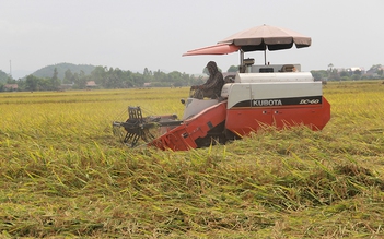 Bắt 2 nghi phạm ép các chủ máy gặt lúa thuê nộp 'lệ phí'