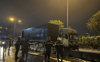TP.HCM: Xe container cháy rụi trên quốc lộ 1 ở TP.Thủ Đức