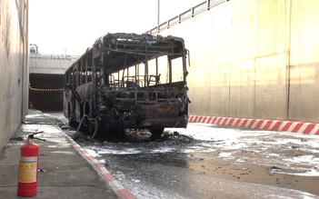 Xe buýt cháy dữ dội ở khu vực hầm chui An Sương: Niên hạn sử dụng đến 2036