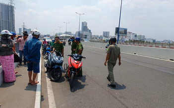 TP.HCM: Để lại xe máy trên cầu Sài Gòn, nhảy xuống sông mất tích