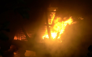 TP.HCM: Cháy nhà trong hẻm 37 Trần Đình Xu, nhiều tài sản bị thiêu rụi