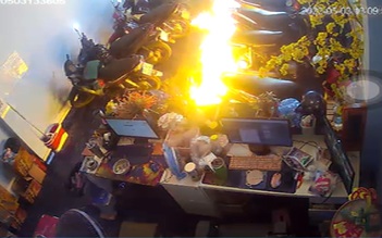 TP.HCM: Người đàn ông đổ xăng châm lửa đốt bên trong 1 tiệm game