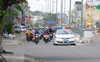 Hơn 1.000 người dân Ninh Thuận được CSGT Đồng Nai 'hộ tống' về quê