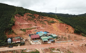 Lâm Đồng: Sạt trượt đất đe dọa công sở, nhà dân ở vùng sâu Đưng K’Nớ