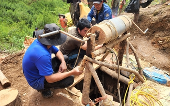 Lâm Đồng: 'Thiếc tặc' lại đục núi, phá rừng đào quặng ở Lạc Dương