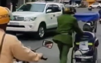 Clip công an đẩy xe lăn giúp người khuyết tật: Đà Lạt lập đông, tình người ấm