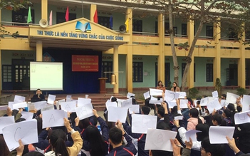 Học sinh viết tâm thư gửi Bộ trưởng xin giữ lại trường