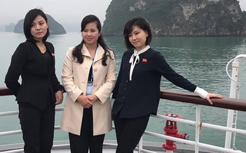 Nữ ca sĩ quyền lực nhất Triều Tiên khoe nét xinh tươi trên vịnh Hạ Long