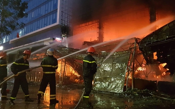 Hỏa hoạn thiêu rụi cửa hàng điện máy tại Hải Phòng