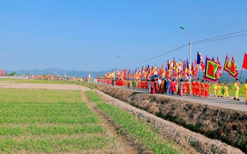 Hàng vạn người tham gia lễ rước tượng Phật ngọc nguyên khối lớn nhất Việt Nam
