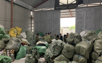Triệt phá kho hàng gần 30 tấn quần áo ‘si đa’ nhập lậu từ Trung Quốc