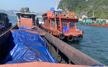Quảng Ninh: Bắt giữ tàu chở 60 tấn than trái phép