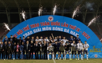 HLV Phạm Minh Đức và đội Hà Nội thua trên chấm phạt đền trận chung kết