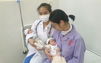 Quảng Ninh: Cặp song sinh bị xuất huyết tiêu hóa hiếm gặp