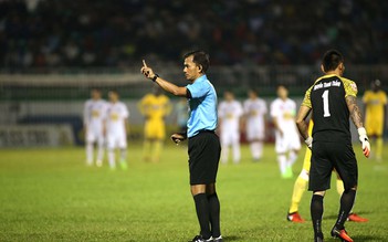 Trọng tài Trần Xuân Nguyện 'trắng án' sau trận thua ngược của HAGL