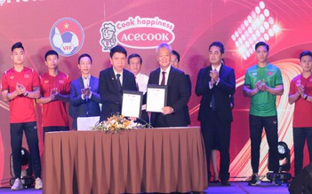 Quang Hải bất ngờ dự lễ ký kết tài trợ các đội tuyển bóng đá Việt Nam