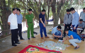 Phá ổ xóc đĩa quy mô lớn, hàng chục 'con bạc' nhảy xuống sông Hồng tẩu thoát