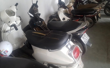 Nhiều xe máy ở chung cư cao cấp tại Hà Nội bị rạch nát yên