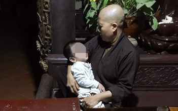Bé trai 2 tuổi bị bỏ một mình trong khu phố ở Hải Dương được mẹ nhận lại