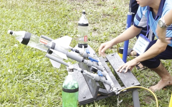 Xem học sinh chế tạo giàn bắn tên lửa 'quá đỉnh'