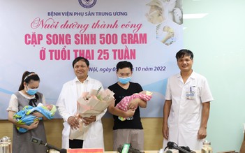 Nuôi dưỡng thành công cặp song sinh cực kỳ thấp cân, non tháng