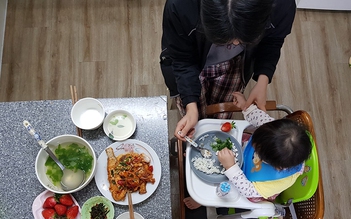 Gia đình bác sĩ trẻ người Việt kể về cuộc sống trong tâm dịch Daegu