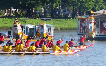 Mừng lễ 2.9: Sôi động đua thuyền truyền thống trên sông Hàn, sông Hương